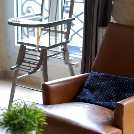 Daire Clair Et Lumineux Au Centre De Paris