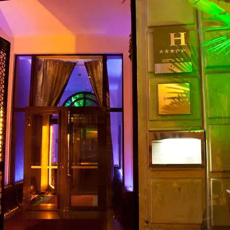 Pershing Hall Hotel