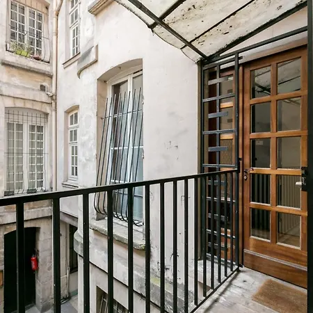 Appartement Turenne Place Sainte Catherine Paris