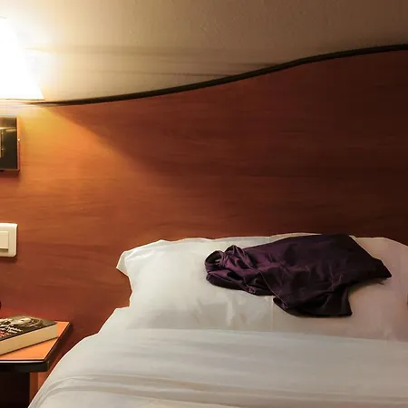 Eden Montmartre מלון 3*