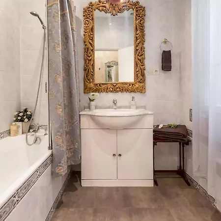 Le Jardin Du Marais Apartment