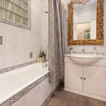 Le Jardin Du Marais Apartment *