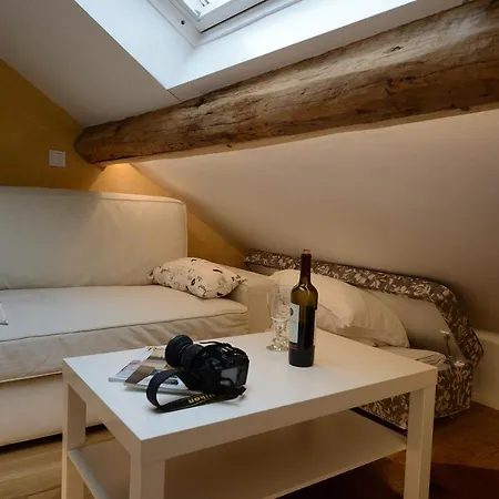 Appartement Les Patios Du Marais 2 *