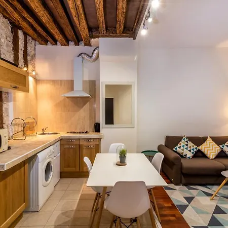 New Chic Flat : Le Marais - Place Des Vosges París