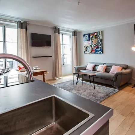 Apartment Spacious And Charming 2 Bedroom Flat A Madeleine *