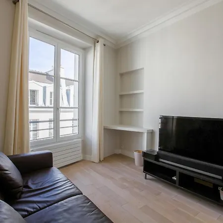 4 People Saint-germain-des-pres - Quartier Latin By Weekome * Paris
