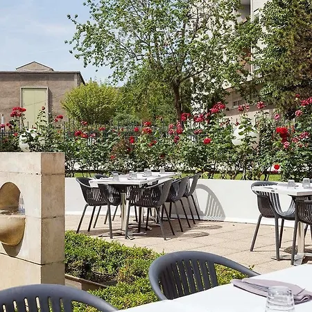 17 Batignolles Hotel Paris