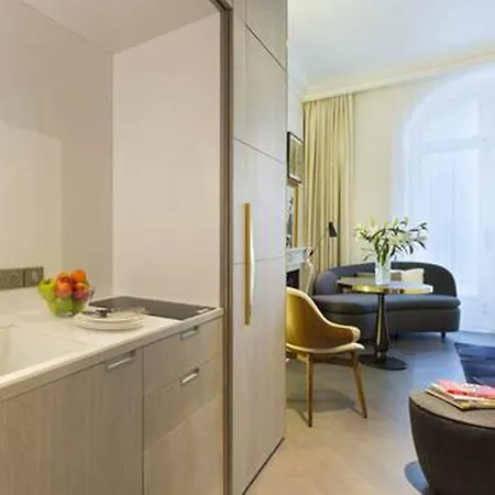 Hotel La Clef Champs-élysées By The Crest Collection Paris