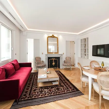 Luxury Montaigne *