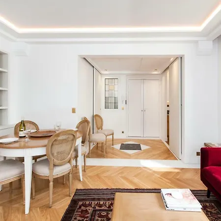 Luxury Montaigne Apartment