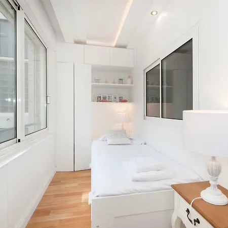 Luxury Montaigne Apartment
