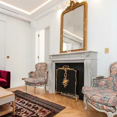Apartment Luxury Montaigne Paris