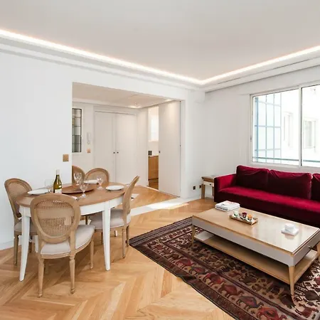 Luxury Montaigne Apartment Paris