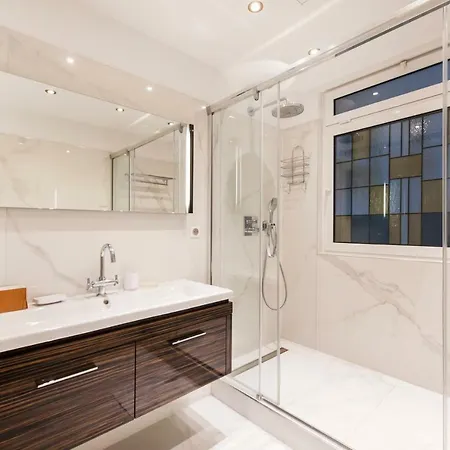 Luxury Montaigne