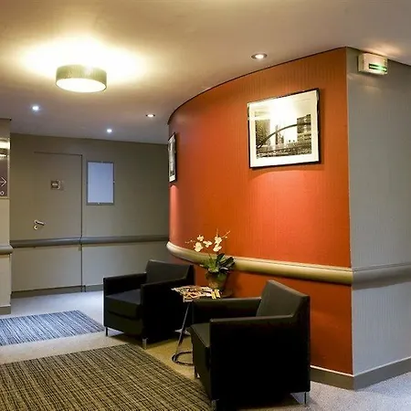 Adagio La Défense Esplanade Apartahotel 4*