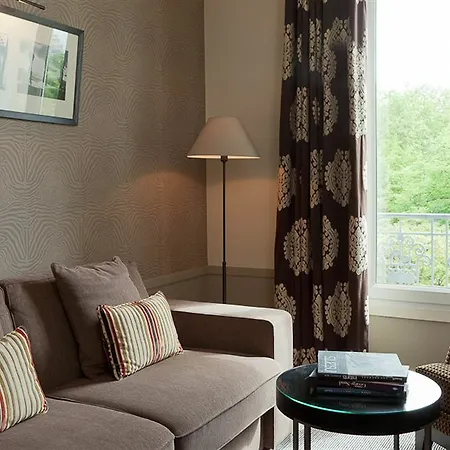 Aiglon Hotel 4*