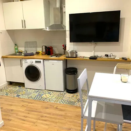 Nice 1 Bedroom Of 26m2 - Lively Area Apartamento *