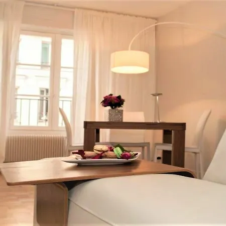 55 M2 With Balcony In The 6th Arrondiss. Apartment Paris