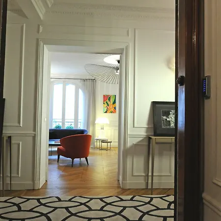 Relais12bis By Eiffel Tower Bed & Breakfast 3*