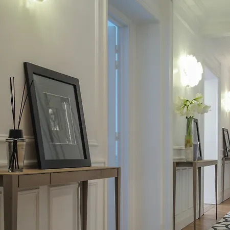 Relais12bis By Eiffel Tower