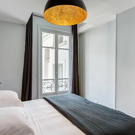 Apartment Habitat Parisien - Drouot Luxe Paris