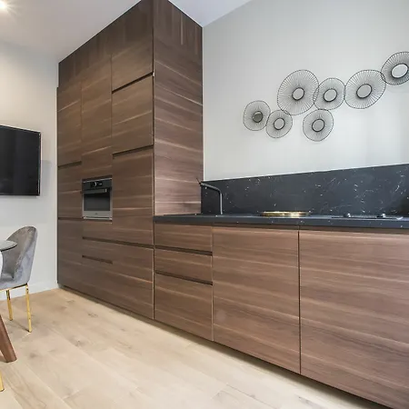 Luxury In - Republique *