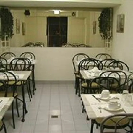 Nouveau Park מלון
