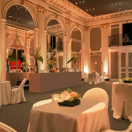 Hotel Pershing Hall 5*