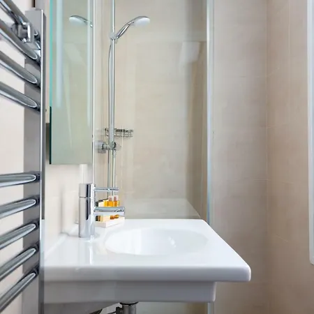 15 Montparnasse Hotel 4*