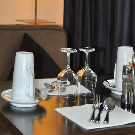 מלון Auteuil Tour Eiffel 4*