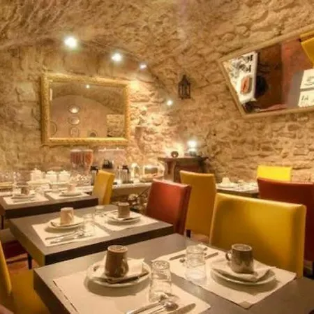 Hotel Le Temple De Jeanne 3*