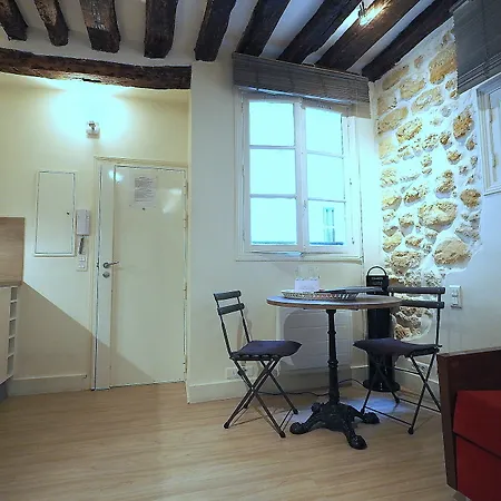Louvre Parisian Duplex Apartment *