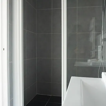 Champs Elysees 2 Pieces 8 Apartment *