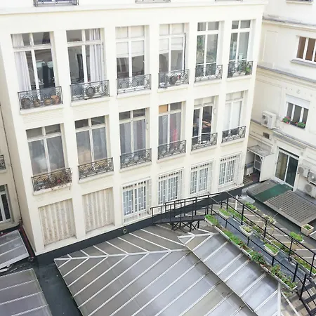 Champs Elysees 2 Pieces 8 Apartment