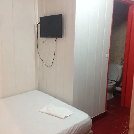 Hotel Cyrano Voltaire Paris