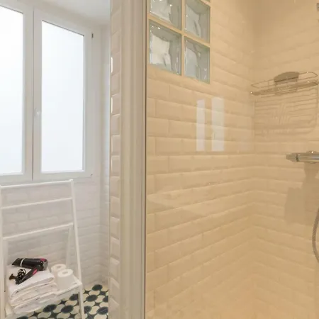 Les Toits De Bed & Breakfast Parigi