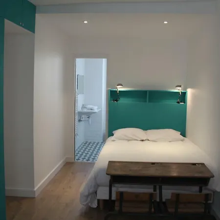 Les Toits De Bed & Breakfast *