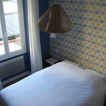 Les Toits De Bed & Breakfast