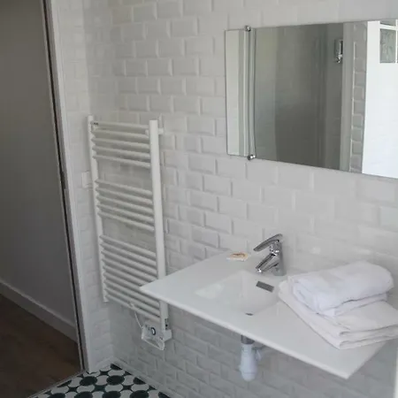 Les Toits De Bed & Breakfast Parigi