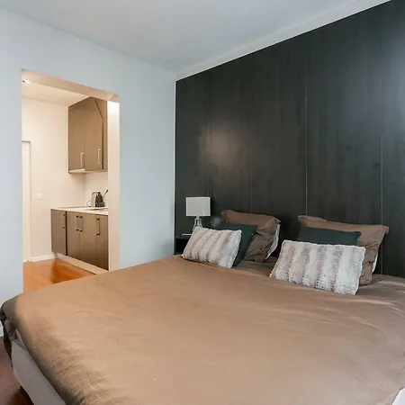 Apartment Studio Tour Eiffel Et Champs-elysees Paris
