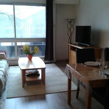 33 Curial Apartmán *