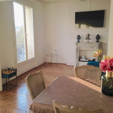Apartment Typiquement Parisien