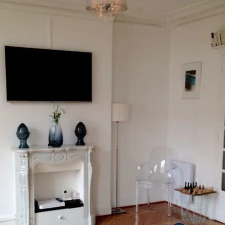 Apartment Typiquement Parisien Paris