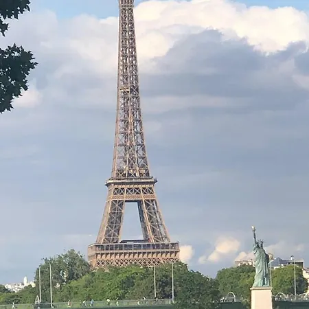 Tour Eiffel Homestay *