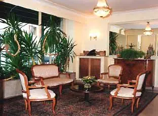 Alyss Saphir Cambronne Eiffel Otel Paris