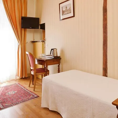 Du Palais Bourbon Hotel