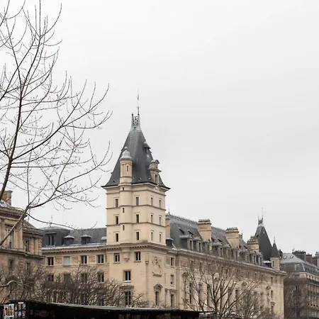 3-bedroom Quai Des Grands Augustins Appartement *