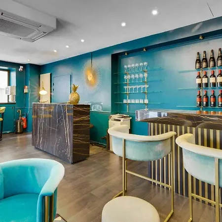 Hotel Carladez Cambronne 3*
