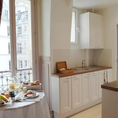 Bed & Breakfast D : Louvre Elegant Paris