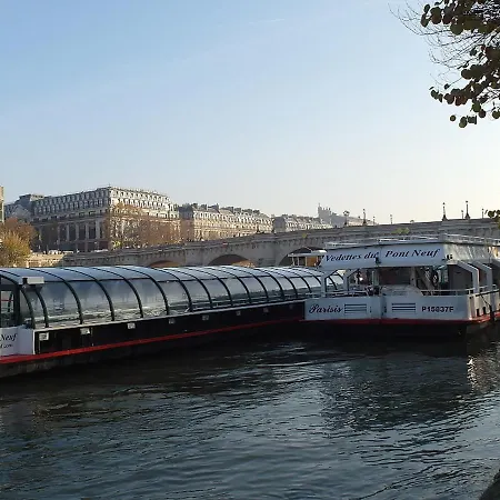 D : Louvre Elegant Bed & Breakfast Paris